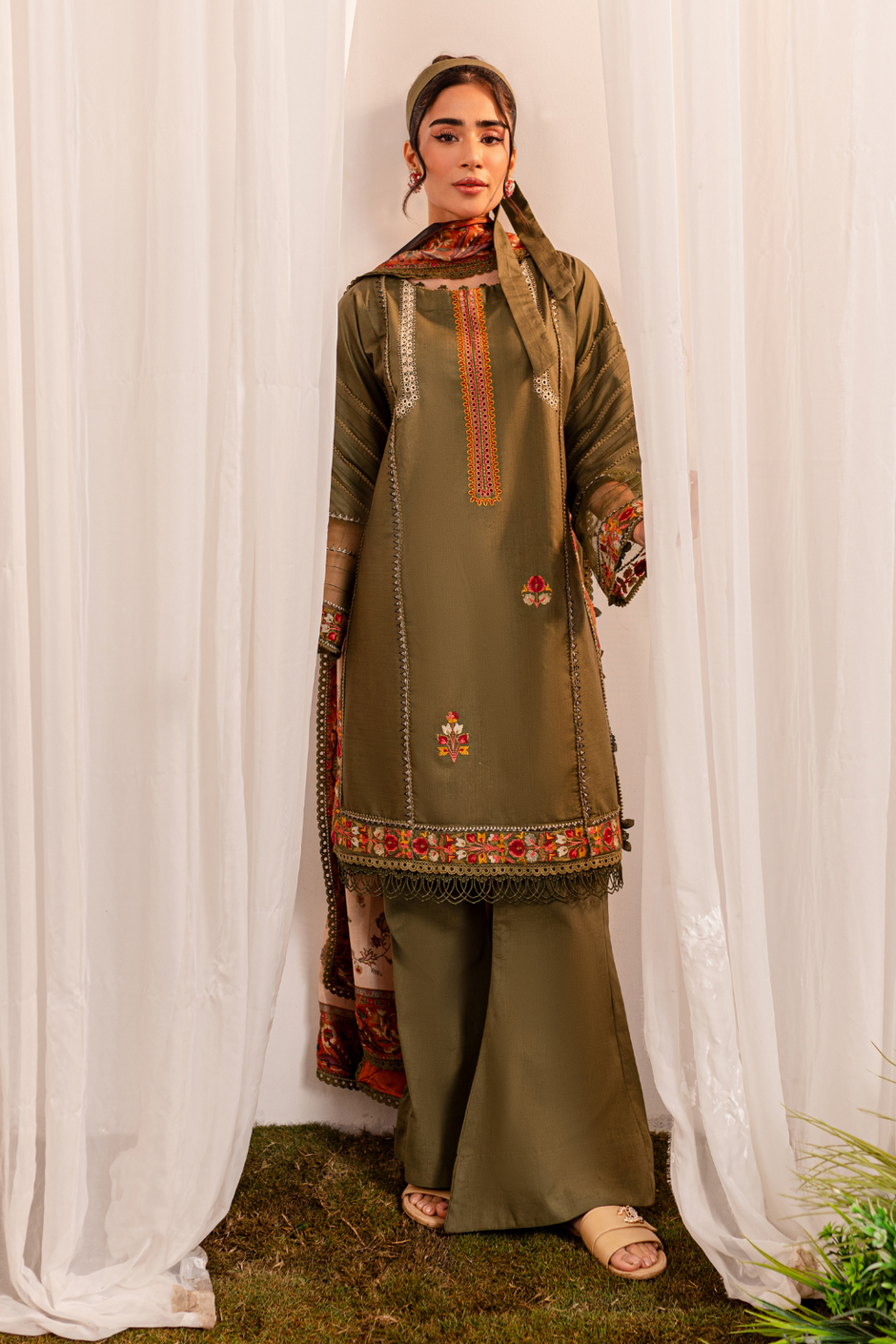 Zoya & Fatima Pret Embroidered Lawn 4 Piece Suit SFR-625