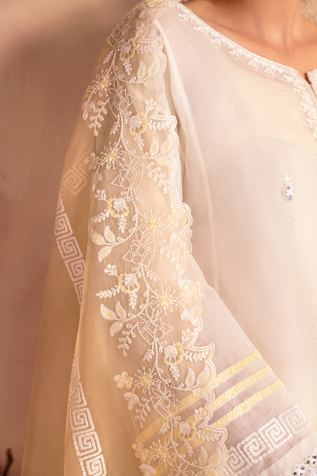 4 PIECE EMBROIDERED PRET - LIA