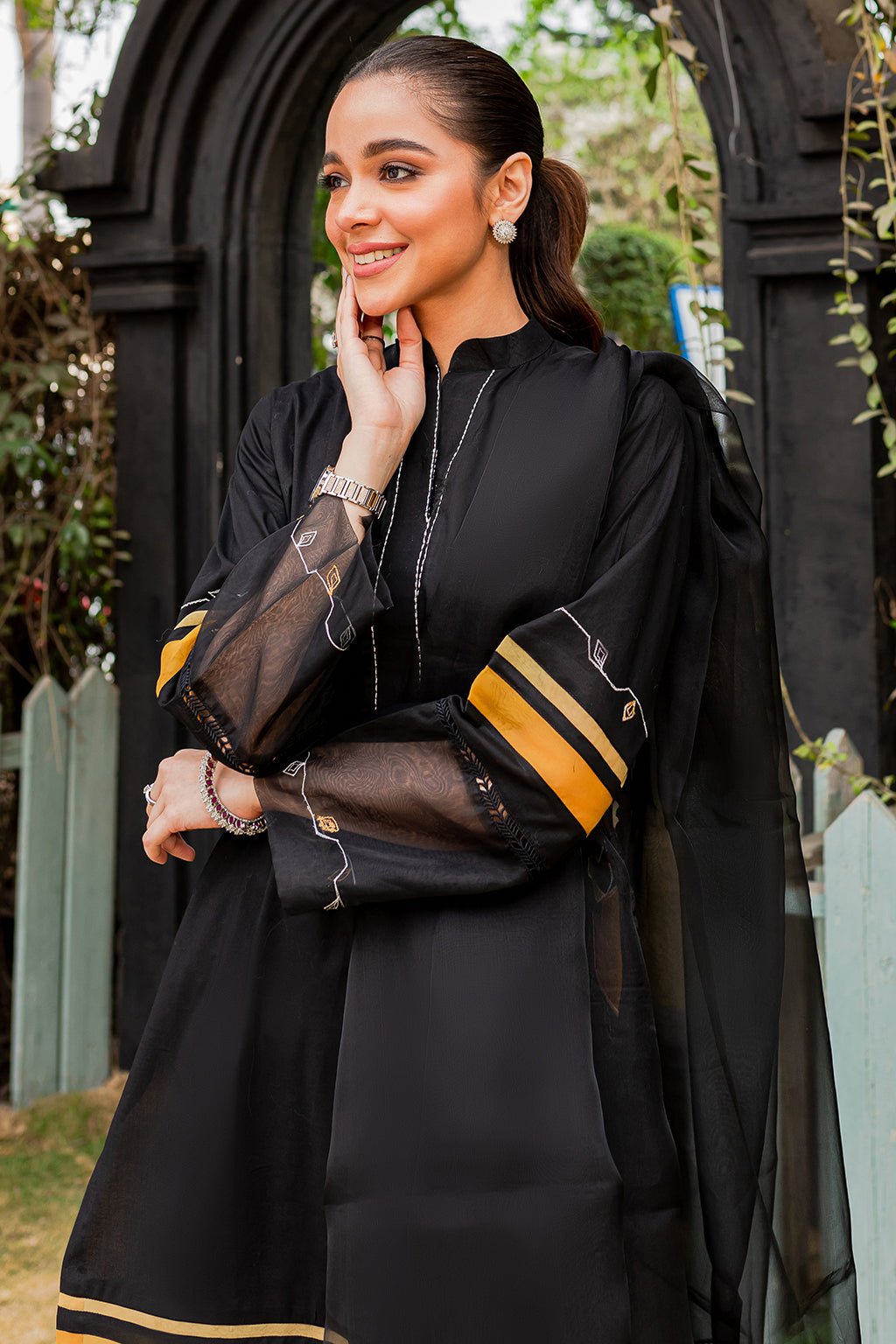 Amyra | Zoya & Fatima